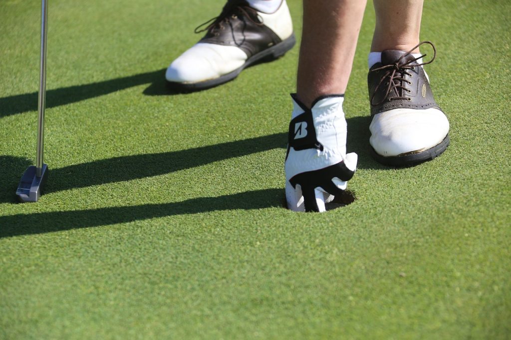 Understanding the Role of Alignment Aids on Putters